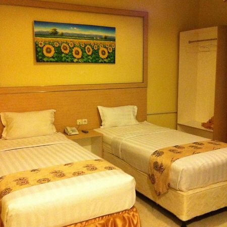Hotel Paramount Biringkanya Ngoại thất bức ảnh