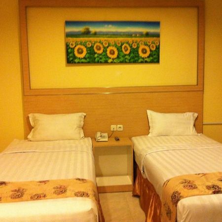 Hotel Paramount Biringkanya Ngoại thất bức ảnh