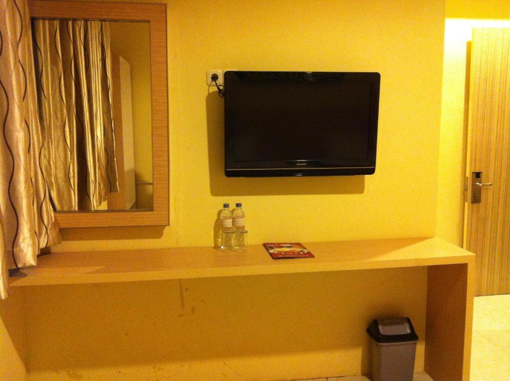 Hotel Paramount Biringkanya Phòng bức ảnh