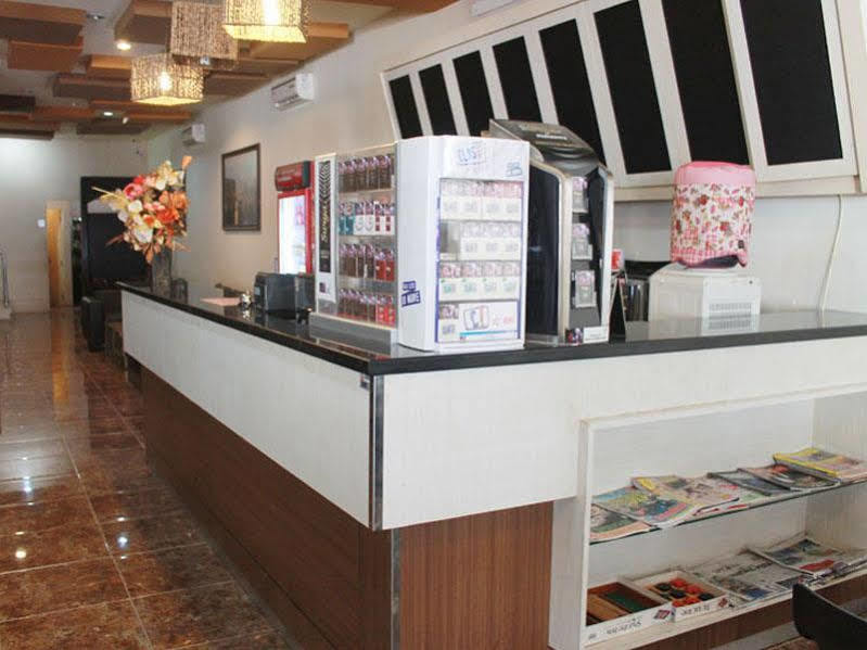 Hotel Paramount Biringkanya Ngoại thất bức ảnh